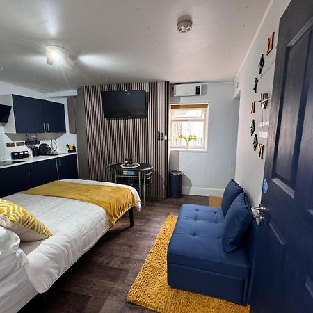 Newly Renovated Studio In Center Luton  Bagian luar foto