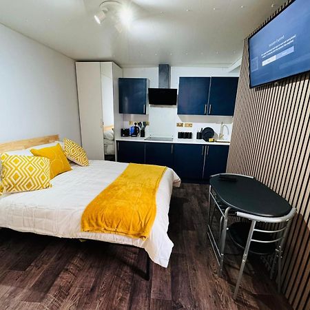 Newly Renovated Studio In Center Luton  Bagian luar foto