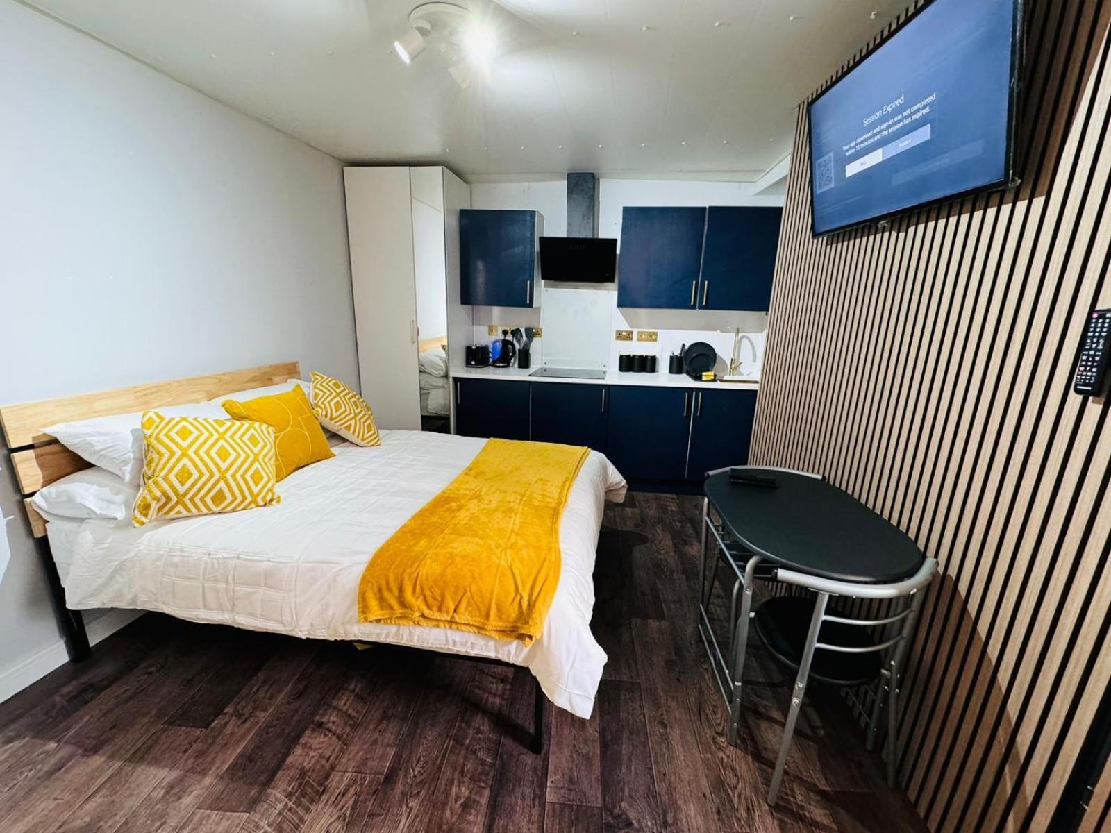 Newly Renovated Studio In Center Luton  Bagian luar foto